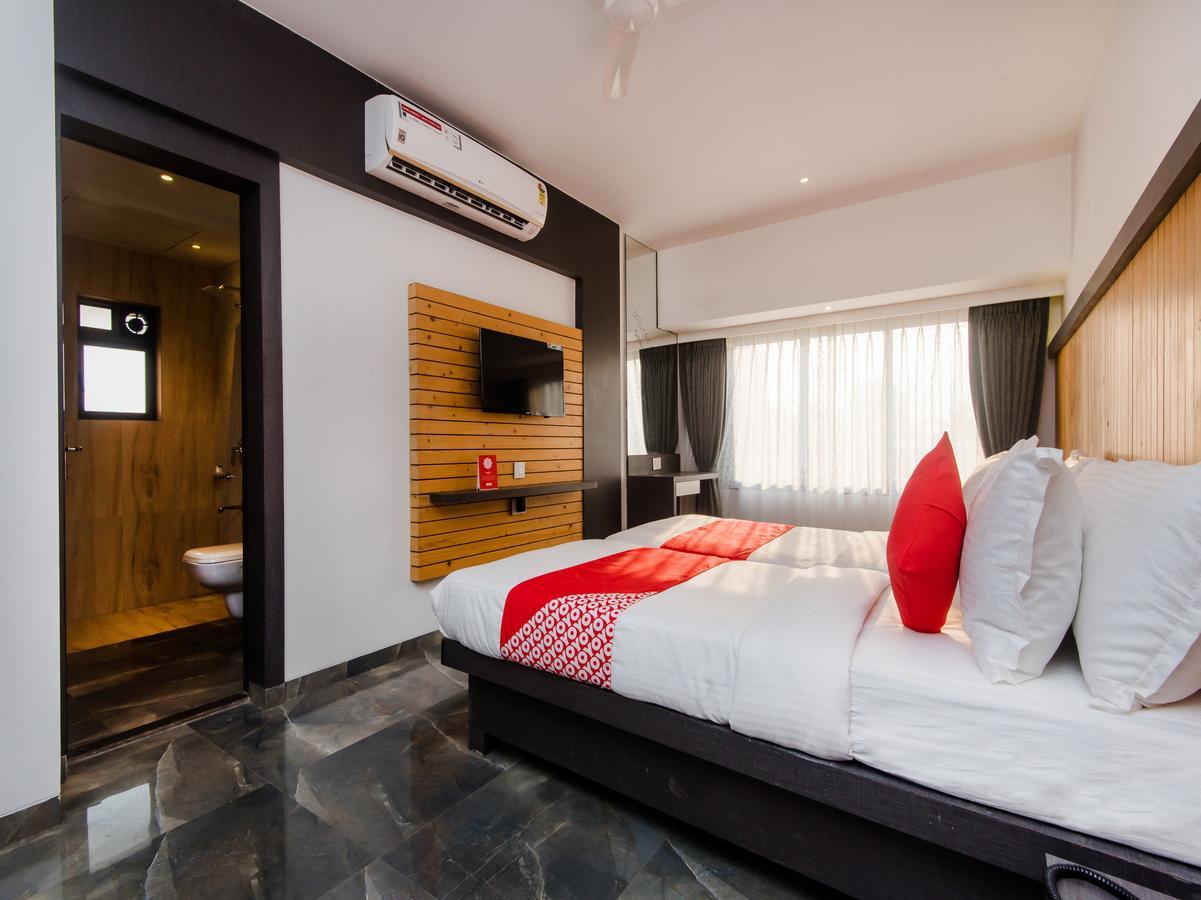 Oyo 13089 Hotel Gold Crest Navi Mumbai Exterior foto