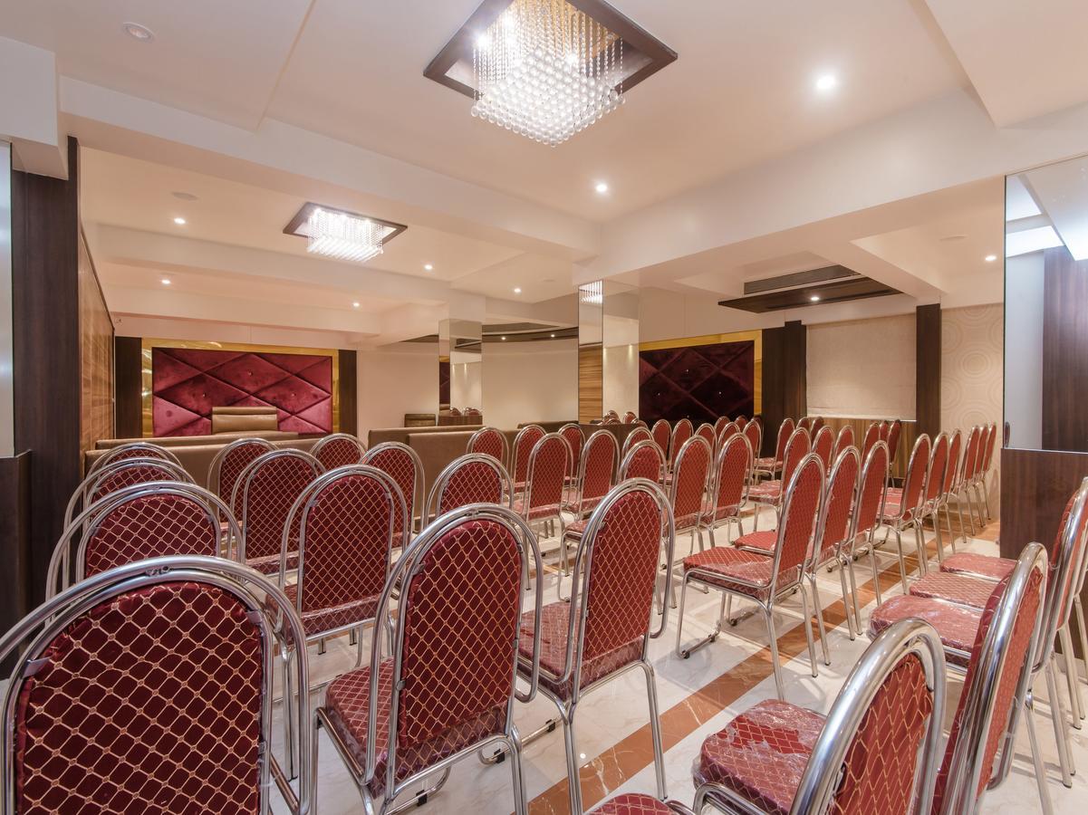 Oyo 13089 Hotel Gold Crest Navi Mumbai Exterior foto
