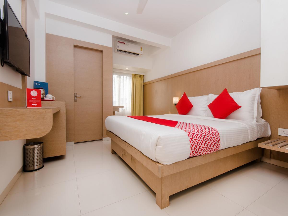 Oyo 13089 Hotel Gold Crest Navi Mumbai Exterior foto