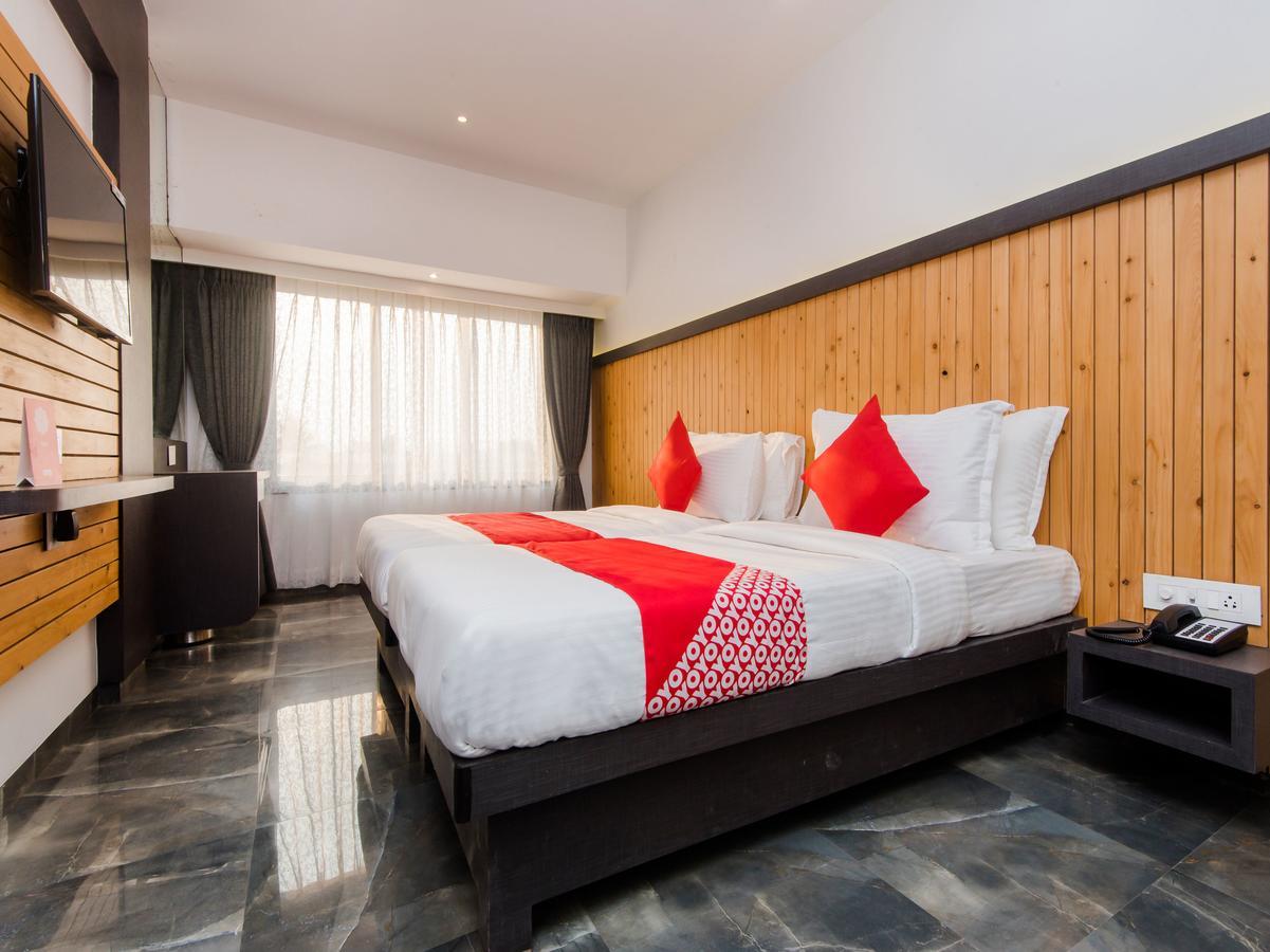 Oyo 13089 Hotel Gold Crest Navi Mumbai Exterior foto